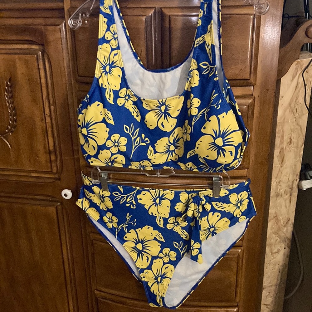 2 piece Swimwear with Floral Design